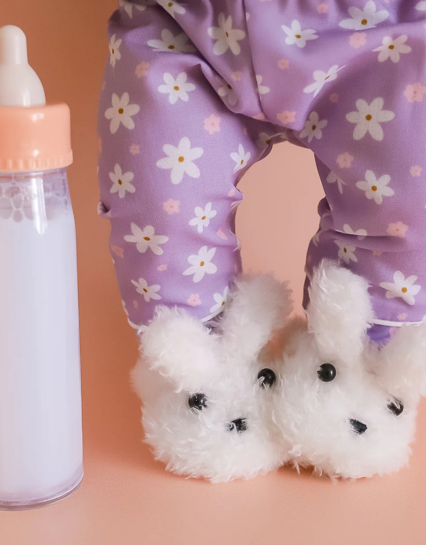 Sleepy time daisy set - Pajamas, slippers, milk bottle and rattle - Tiny Harlow